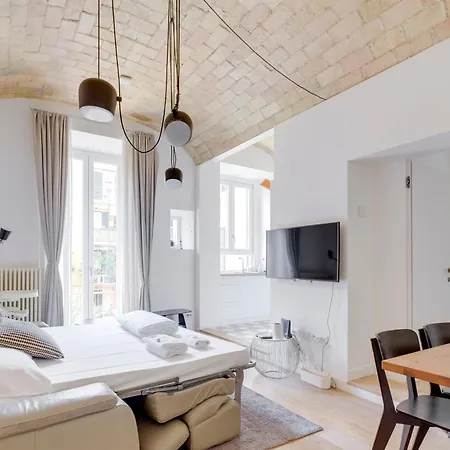 Charming Vatican With Balcony 6b *